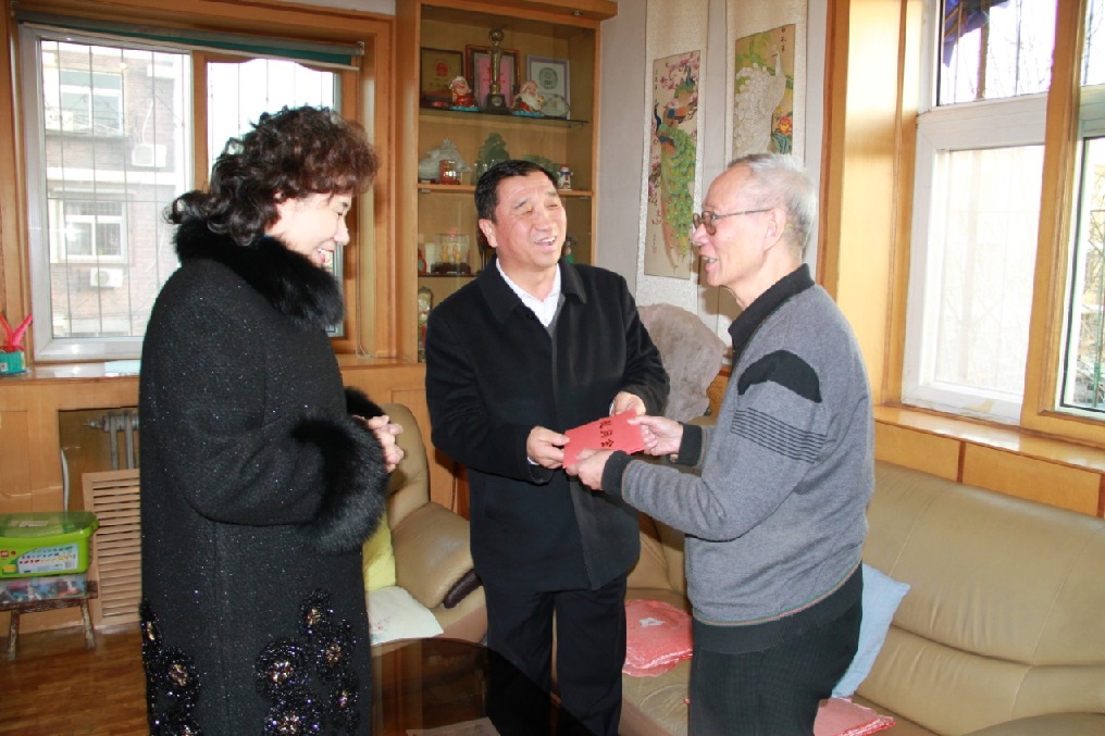 天津地调中心领导班子走访慰问离退休老同志