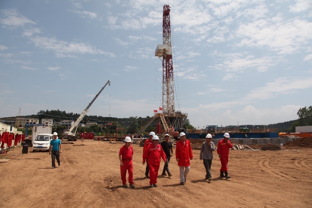 武汉地调中心组织人员到宜昌页岩气勘探现场检