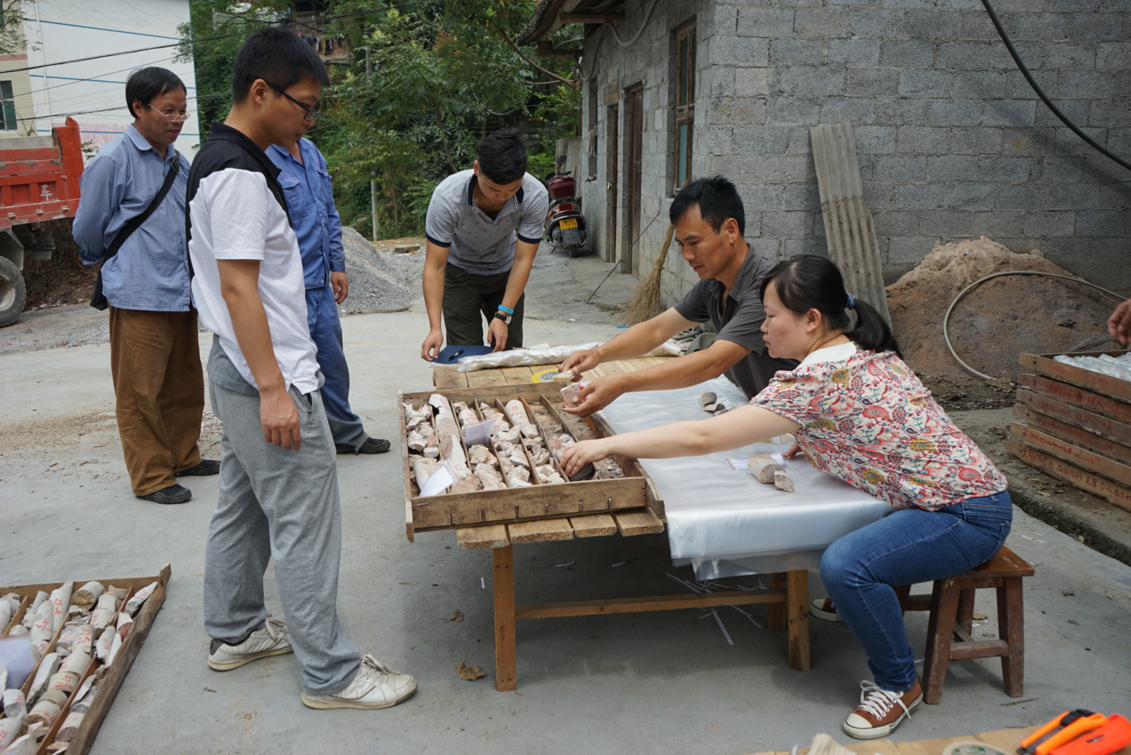 地调局实物资料中心完成湖南花垣