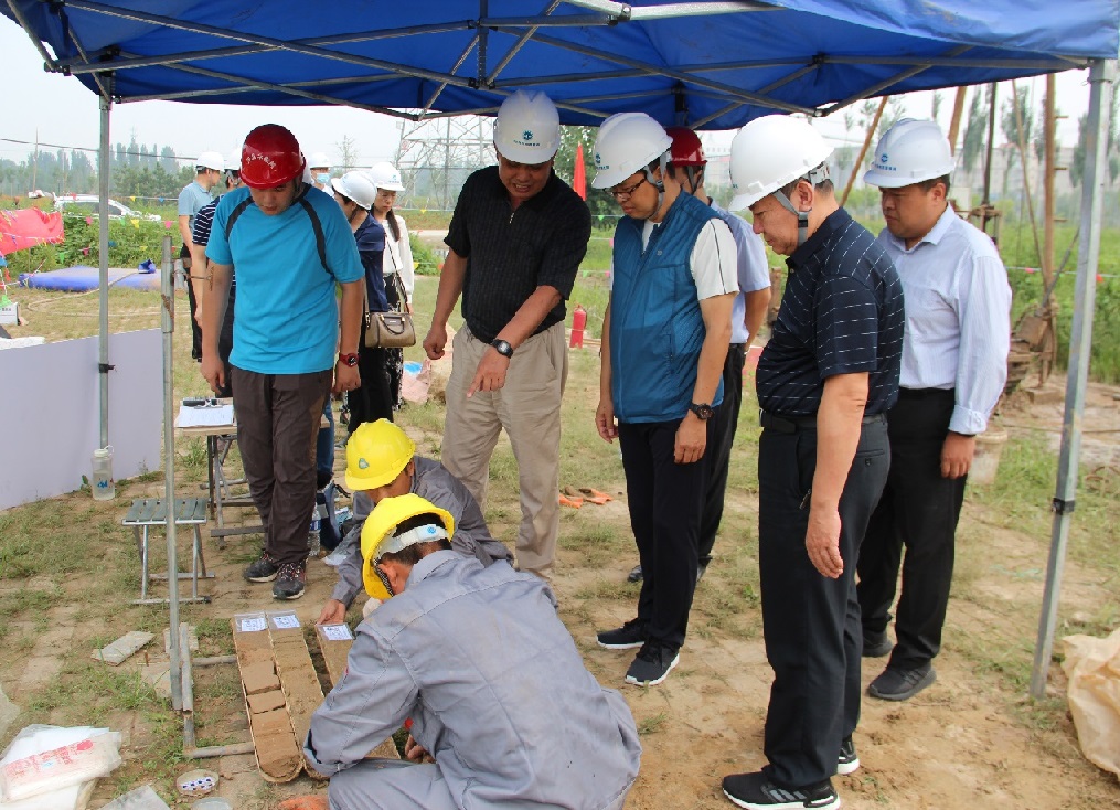 天津市科学技术局到"雄安新区水土质量与地质调查评价"项目组开展野外