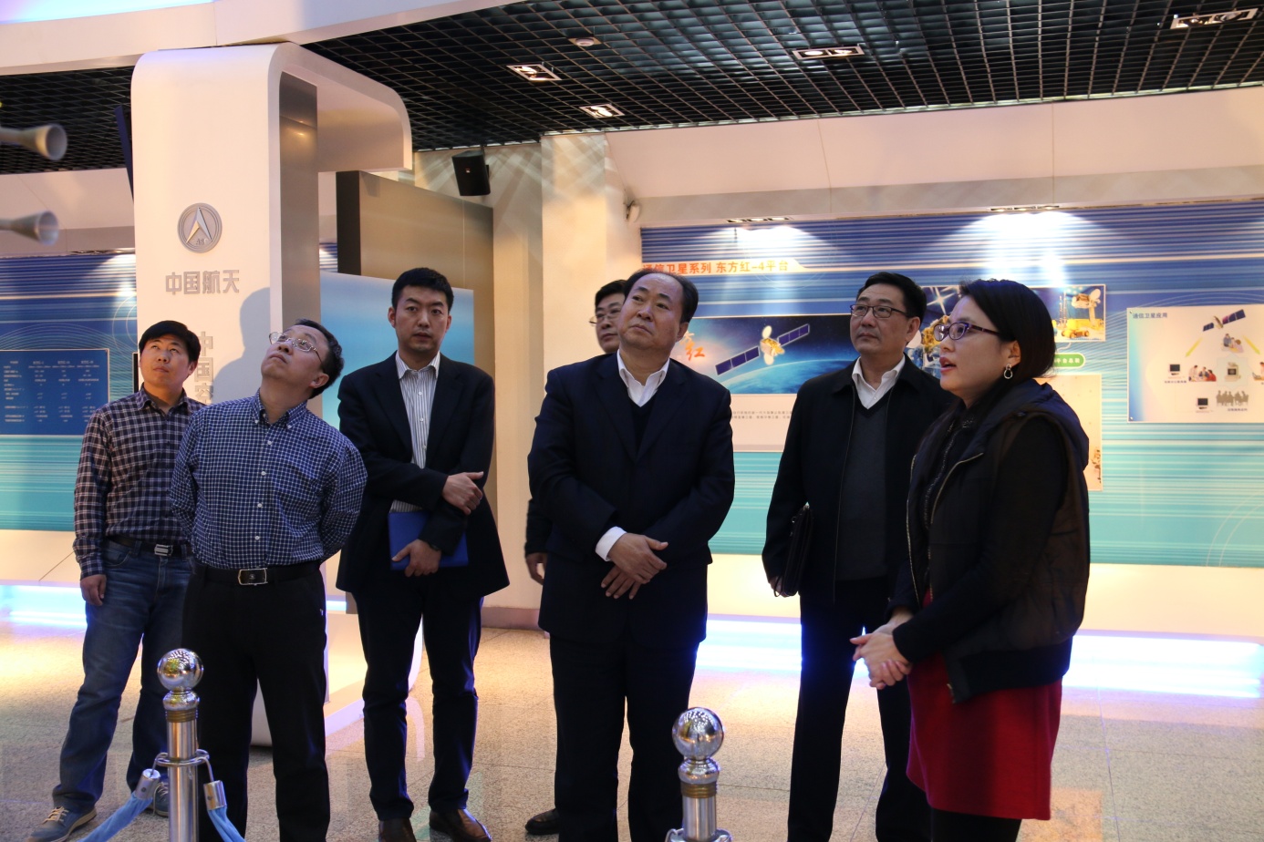 王研同志在中国空间技术研究院调研参观