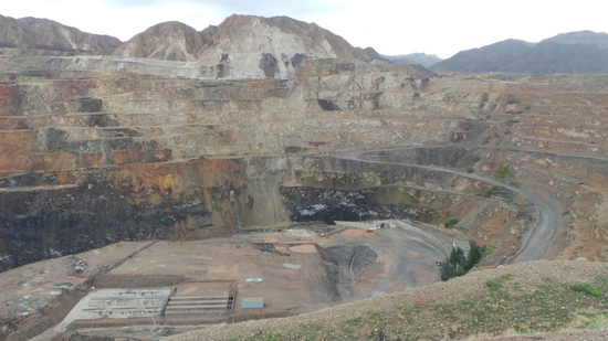 世界第三大岩浆铜镍硫化物矿床—金川露天采坑